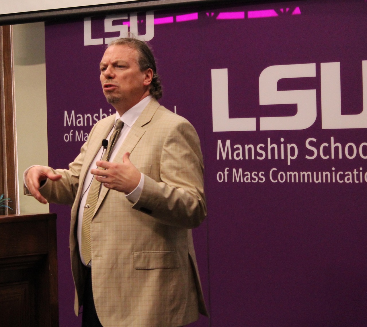 Dr. Luckert addresses an audience in the Holliday Forum during his spring 2017 visit to LSU