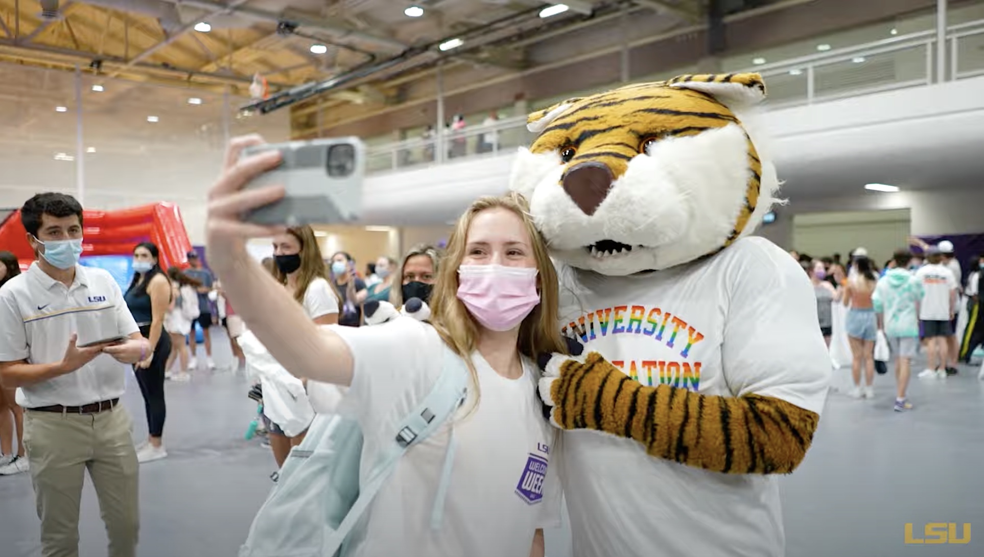 student taking selfie with mike the tiger